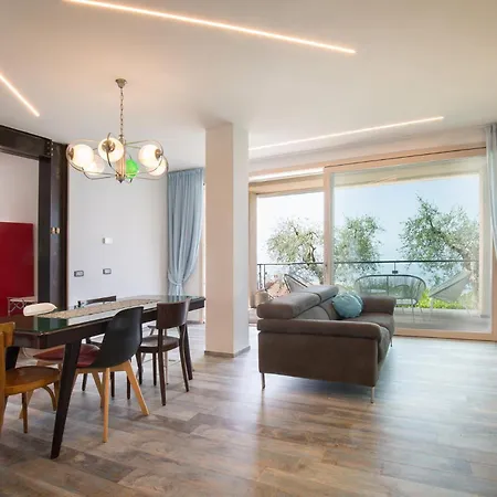 Claudia With Private Pool Villa Torri Del Benaco