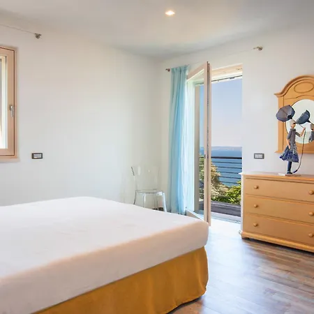 Claudia With Private Pool * Torri Del Benaco