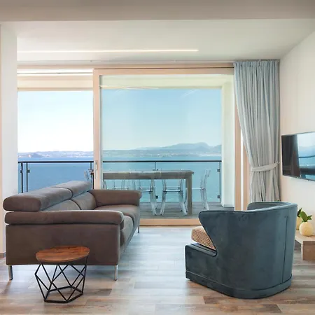 Claudia With Private Pool *