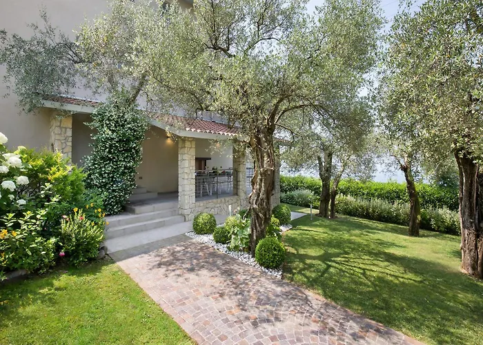 Villa Claudia With Private Pool Torri del Benaco