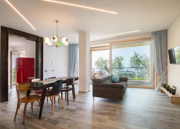 Claudia With Private Pool Villa Torri Del Benaco