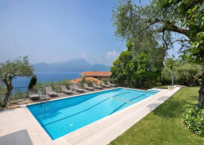 Claudia With Private Pool Vila Torri Del Benaco